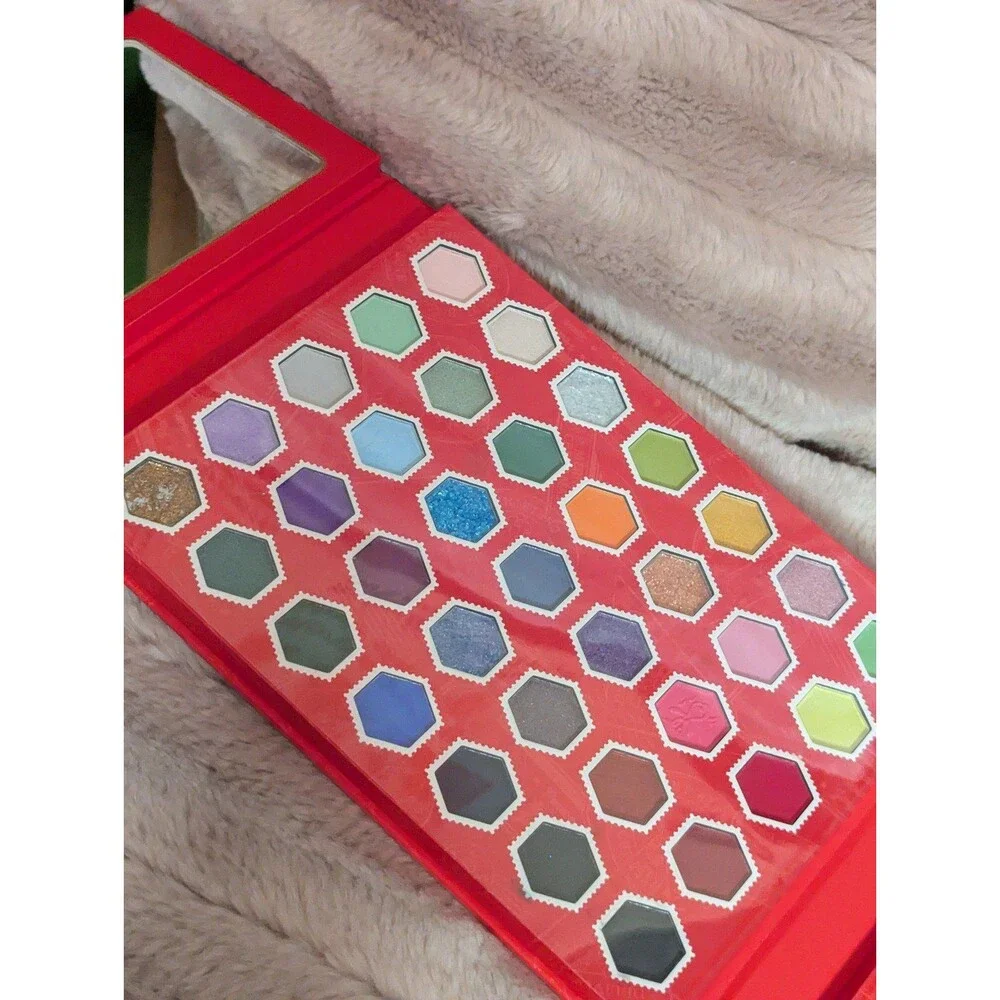 Peanuts x Profusion Snoopy’s Starlit Holiday Eye & Face palette